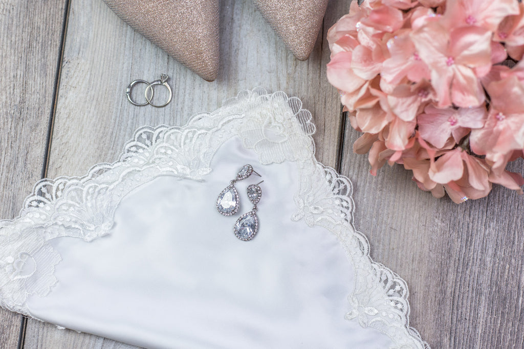 7 Ways to Incorporate Mom (or Grandma’s) Dress into Your Wedding Day!